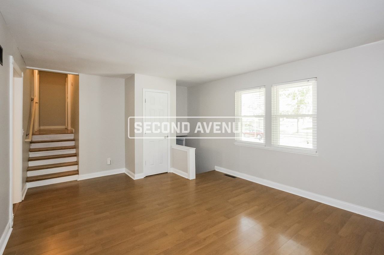 11032 N Harrison St - Photo 5 of 21