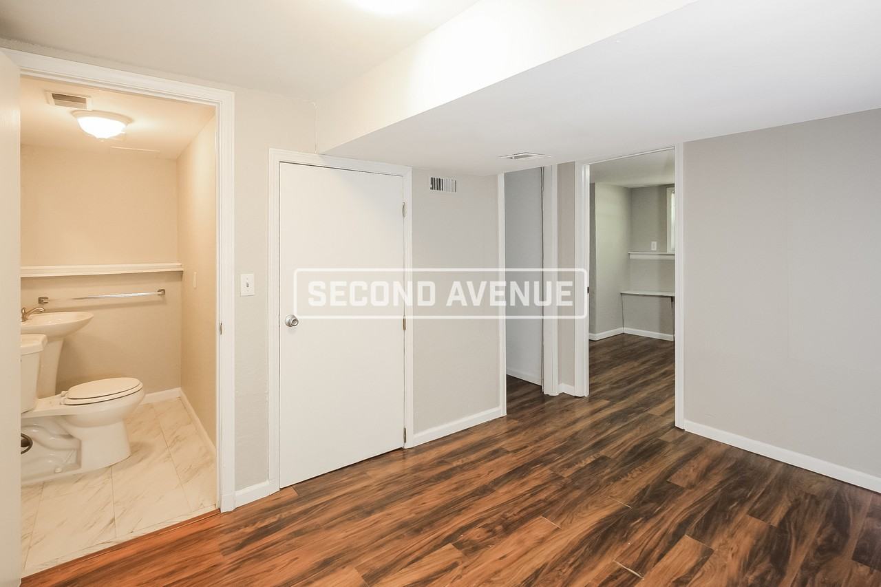 11032 N Harrison St - Photo 6 of 21