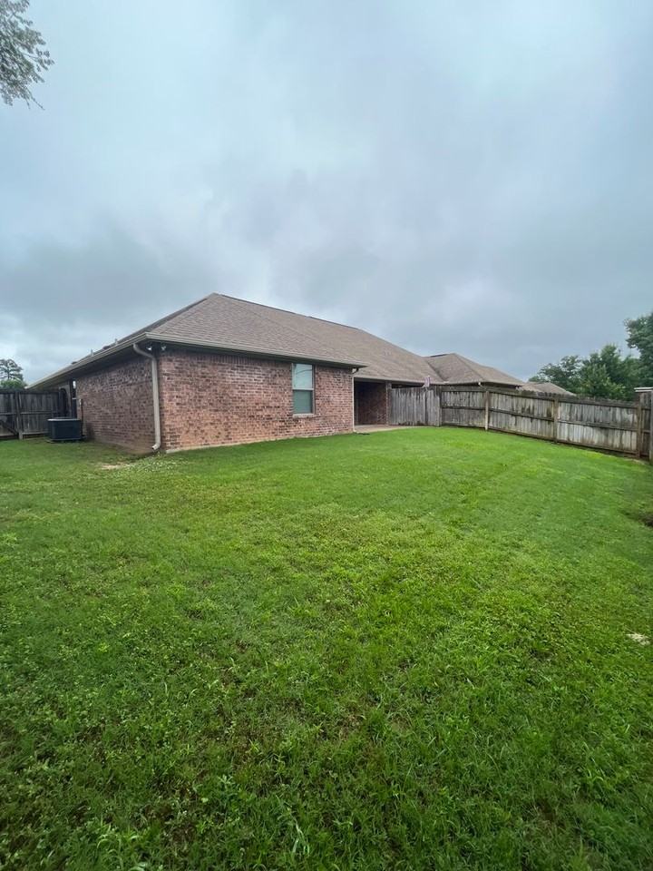4011 Stonebridge Dr - Photo 3 of 23