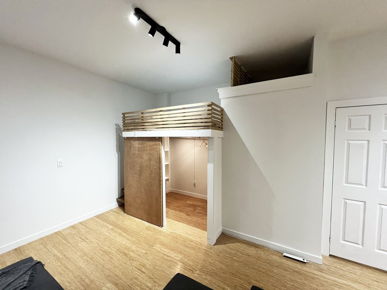 2088 Dundas Street West - Photo 5 of 12