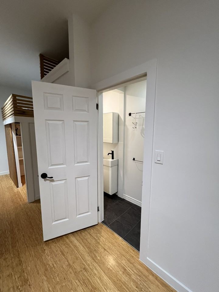 2088 Dundas Street West - Photo 6 of 12