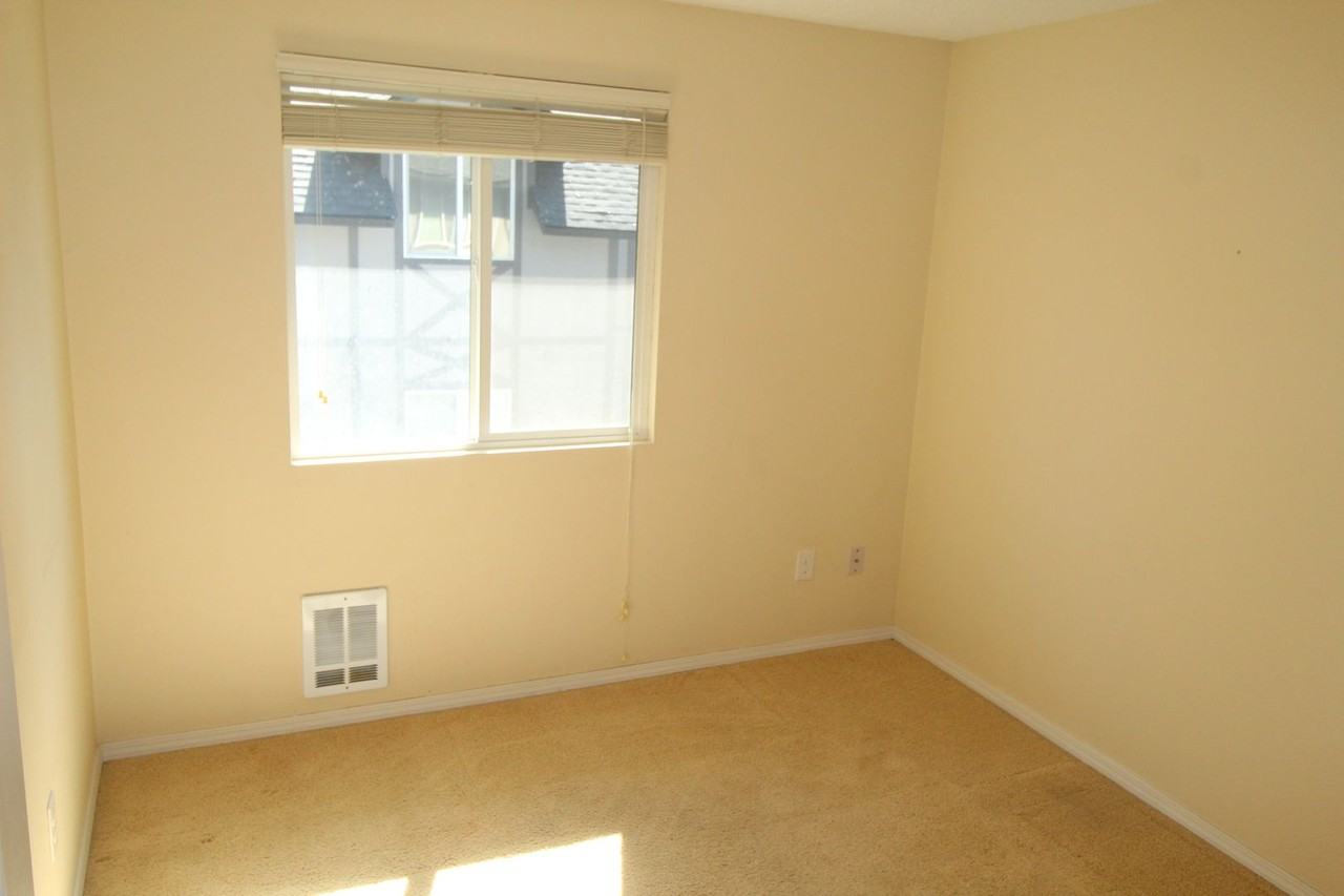 108 E Weile Ave - Photo 3 of 11