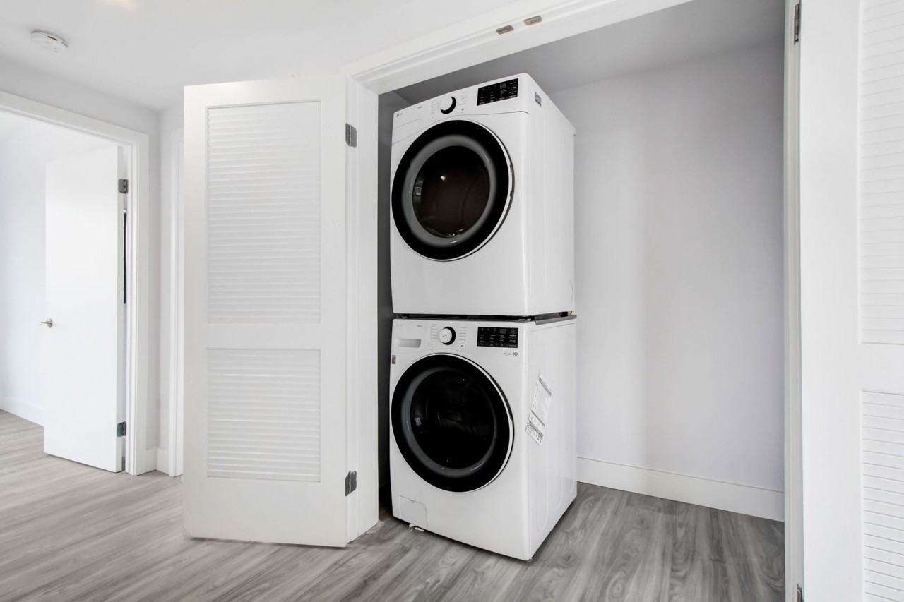 Vanowen48 - Photo 3 of 33