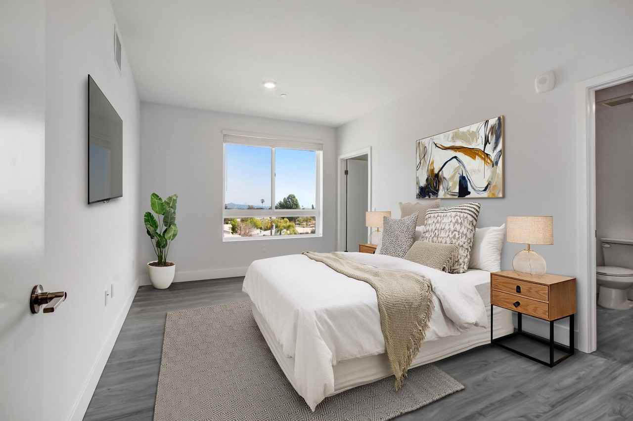 Vanowen48 - Photo 4 of 33