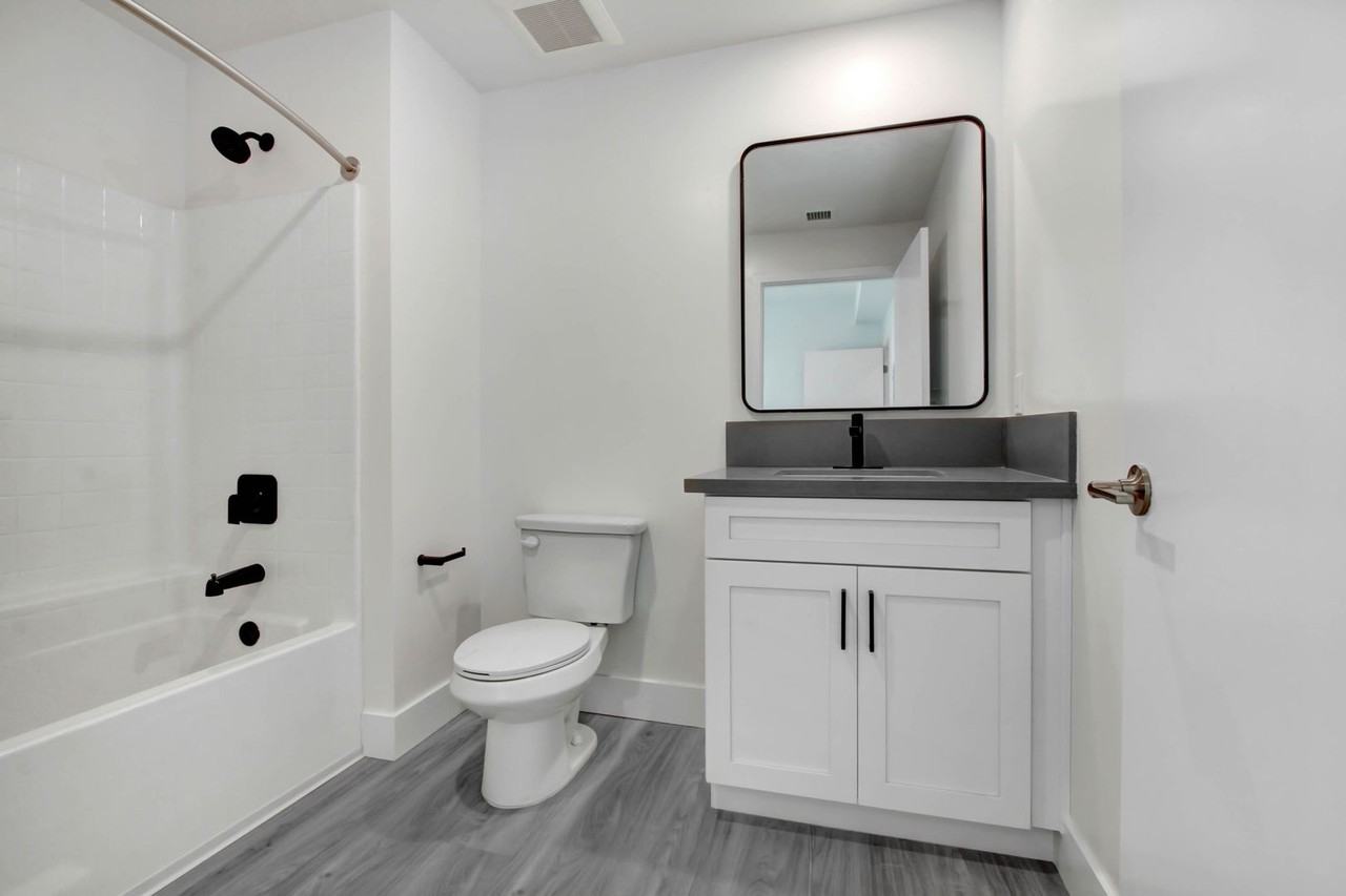 Vanowen48 - Photo 6 of 33