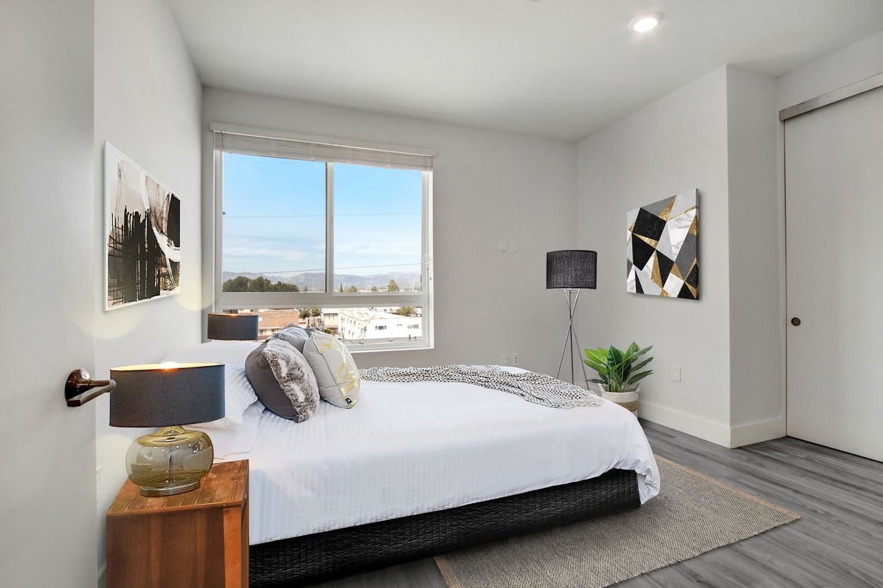 Vanowen48 - Photo 7 of 33