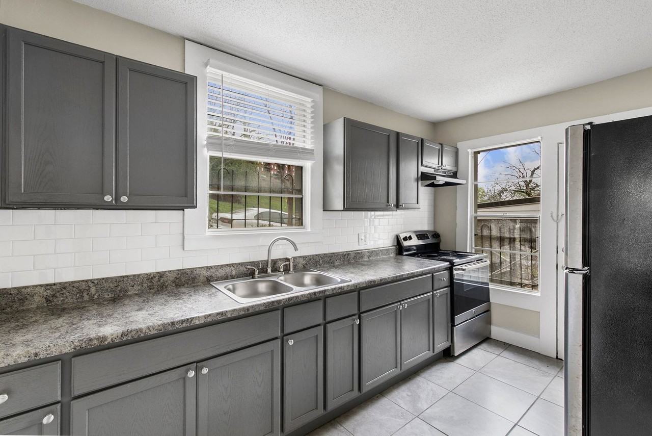 Redmont Place - Photo 3 of 50