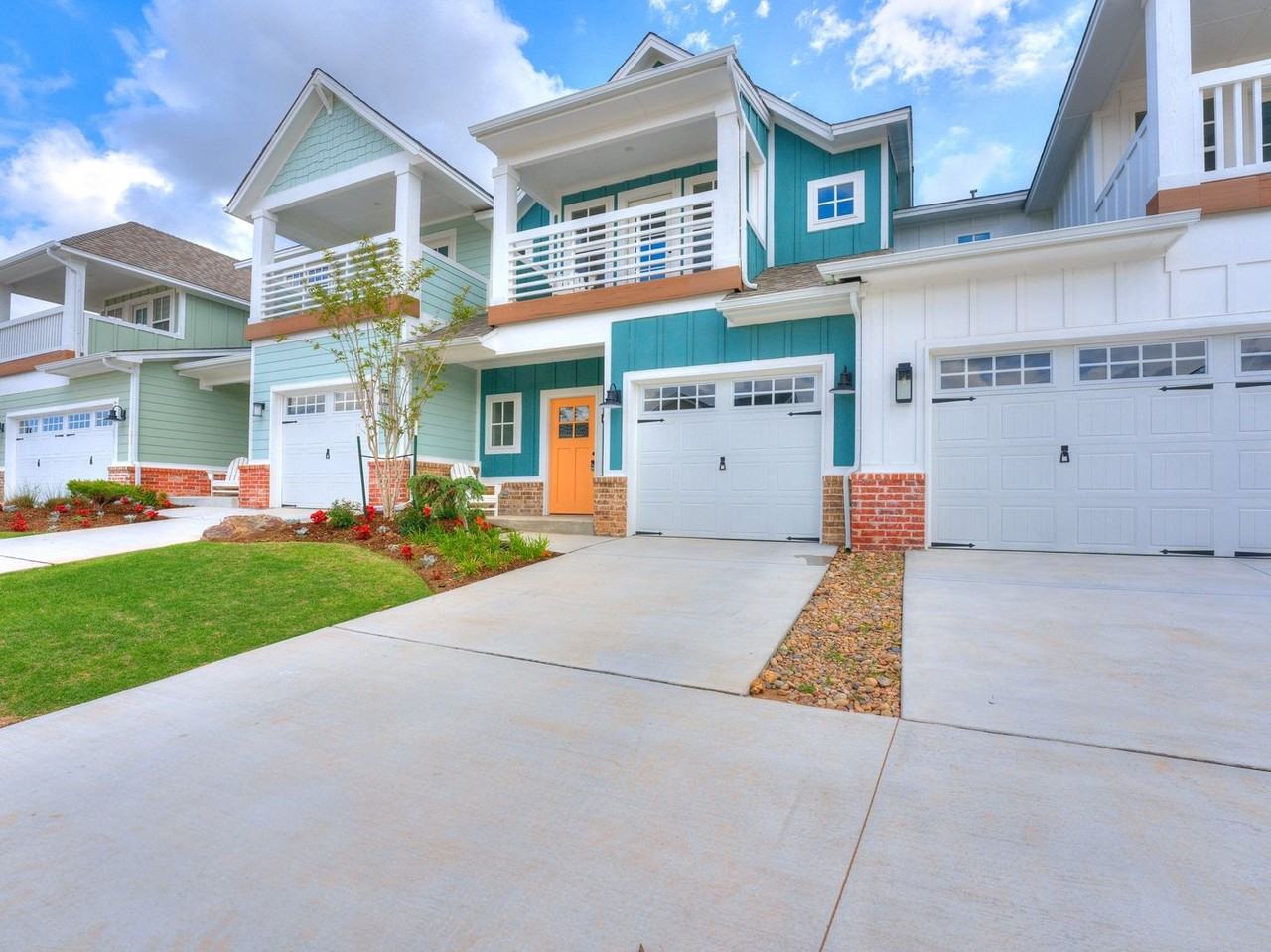 628 Harbor Town Dr - Photo 2 of 50