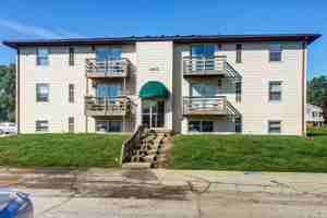 featured image of 1301 1/2 N Hershey Rd