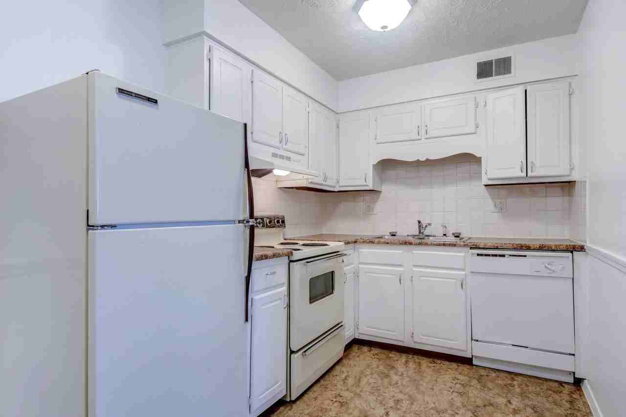 Lakewood Terrace - Photo 4 of 25