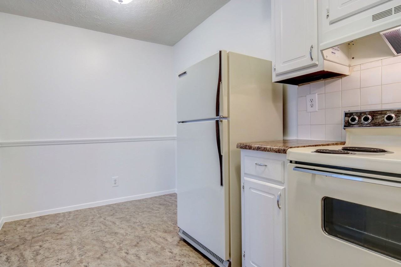 Lakewood Terrace - Photo 5 of 25