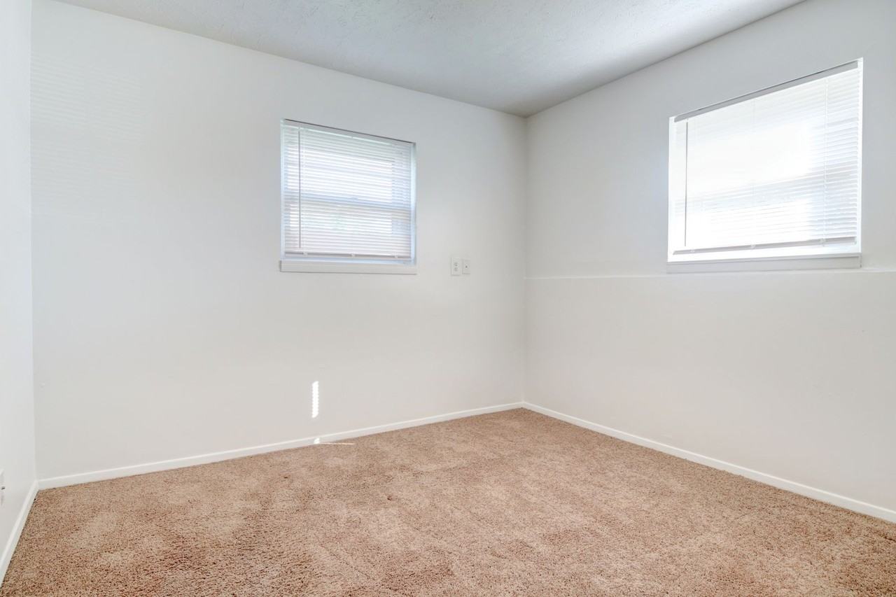 Lakewood Terrace - Photo 7 of 25