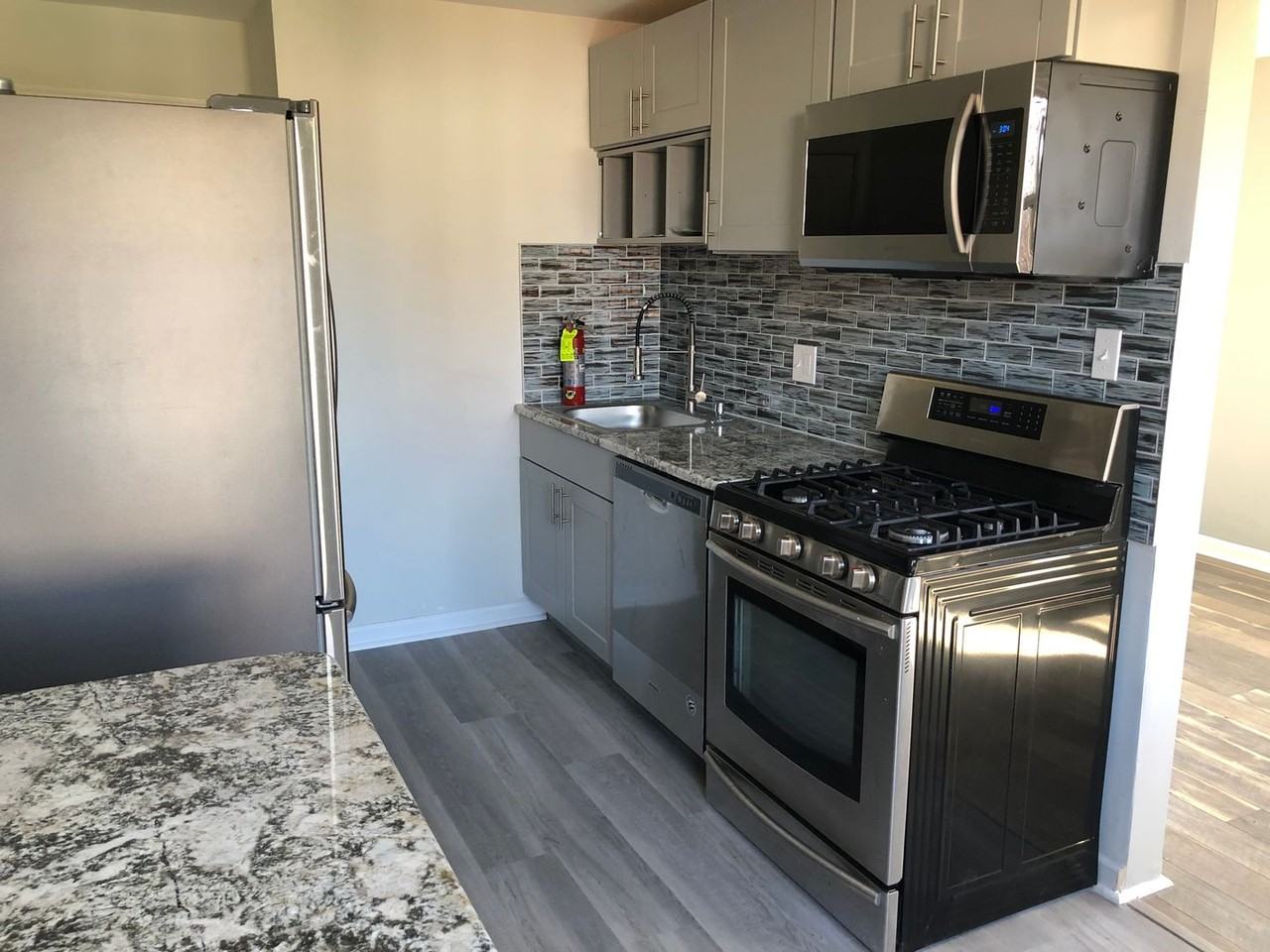 357 Holland St - Photo 5 of 28