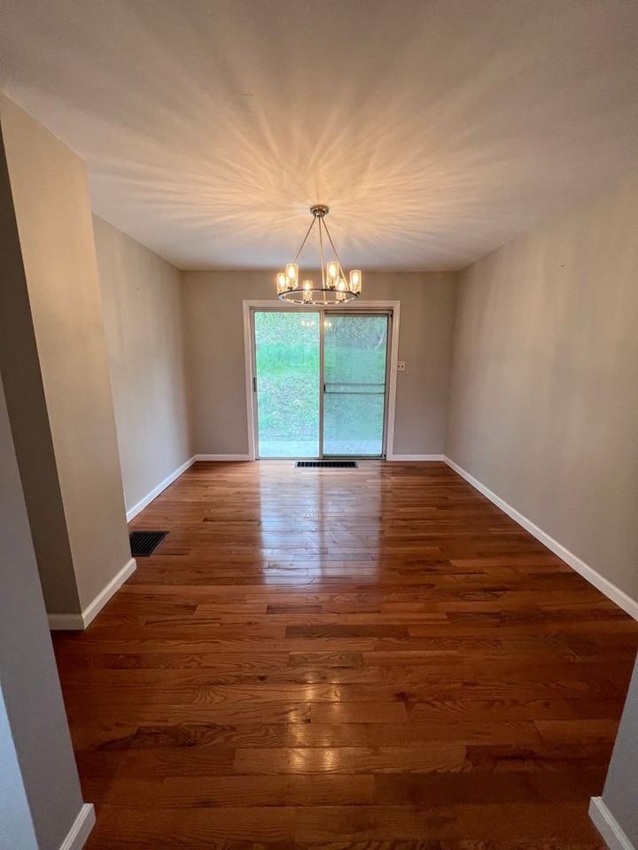 2909 Homehurst Ave - Photo 3 of 11