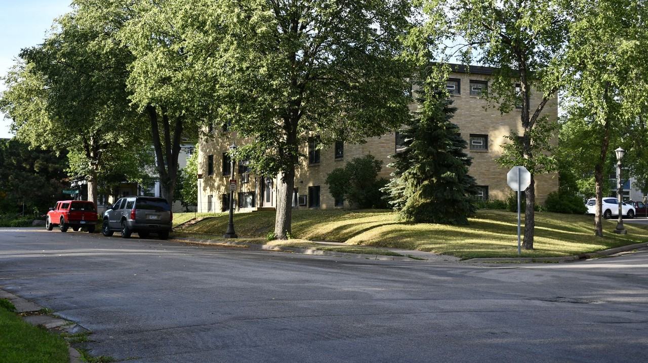 Charming 1 Bedroom next to Swede Hollow Park! - Photo 2 of 14