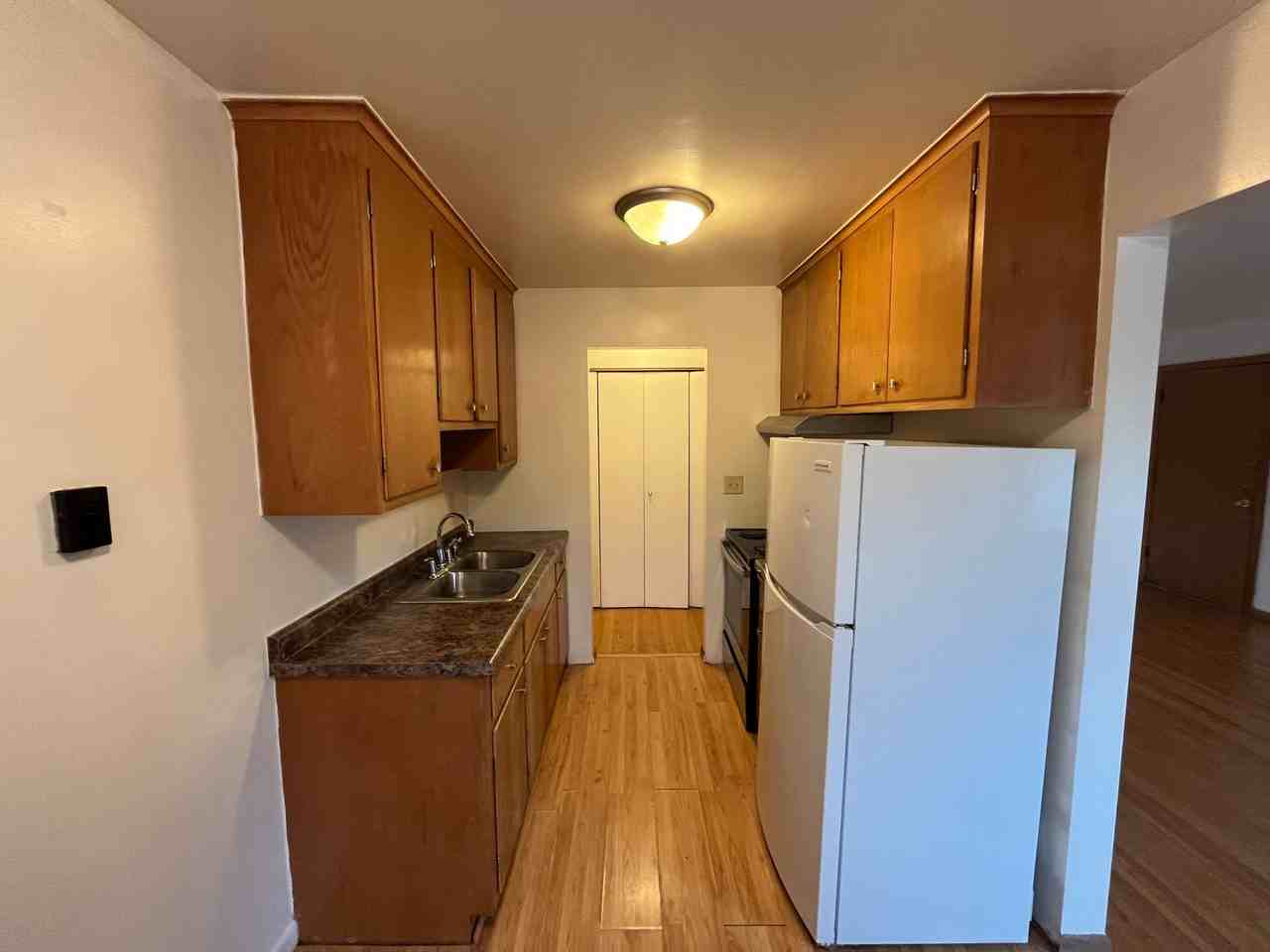 Charming 1 Bedroom next to Swede Hollow Park! - Photo 4 of 14
