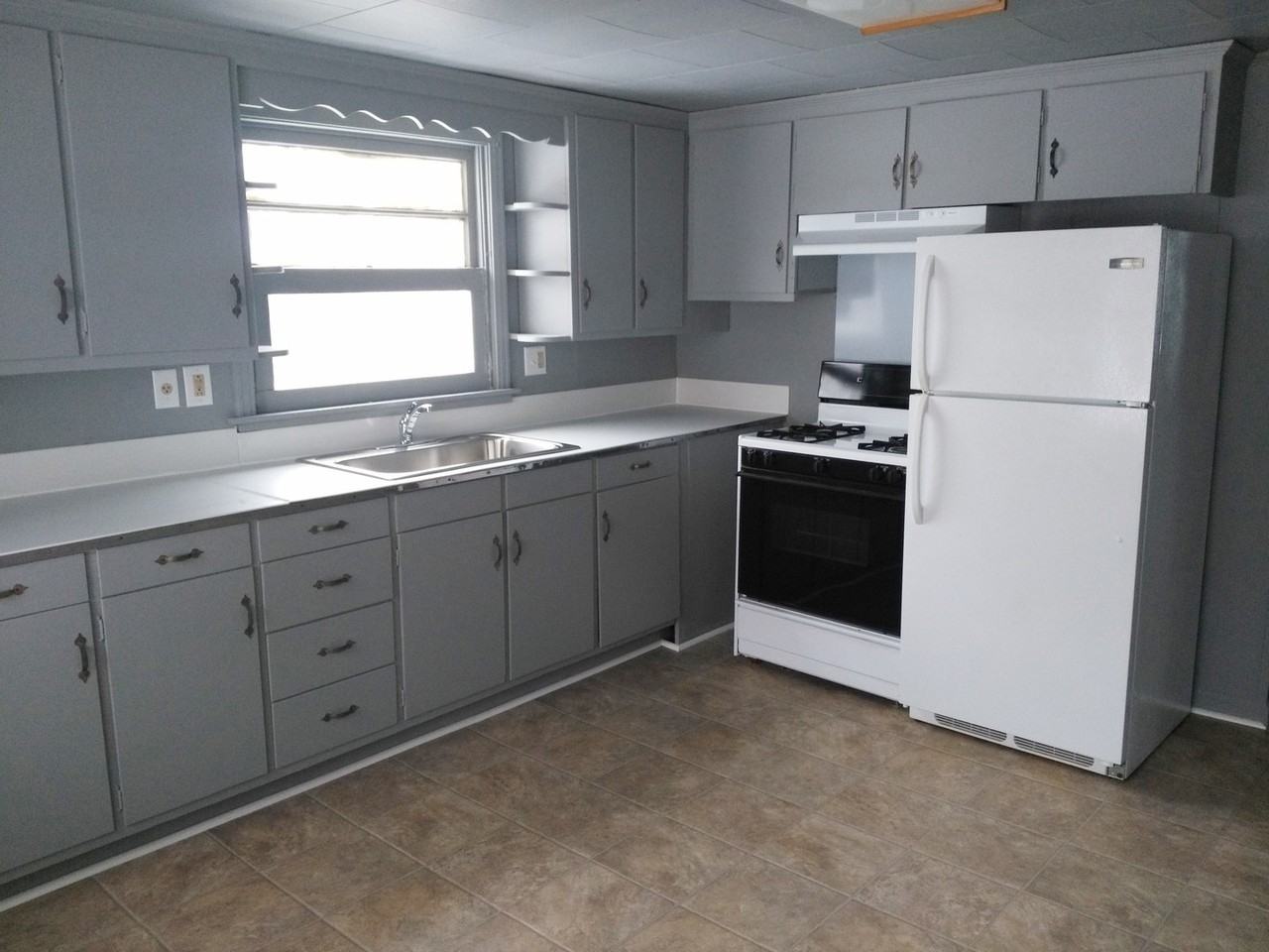 833 Second Street - Photo 2 of 9