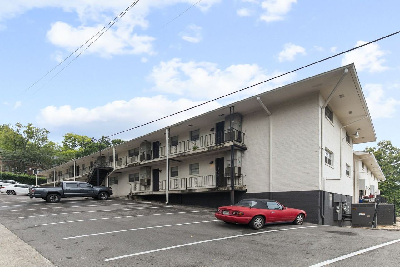 Hillside Manor - Photo 4 of 24