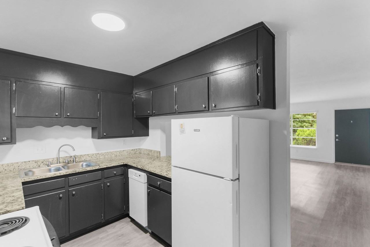 Hillside Manor - Photo 7 of 24