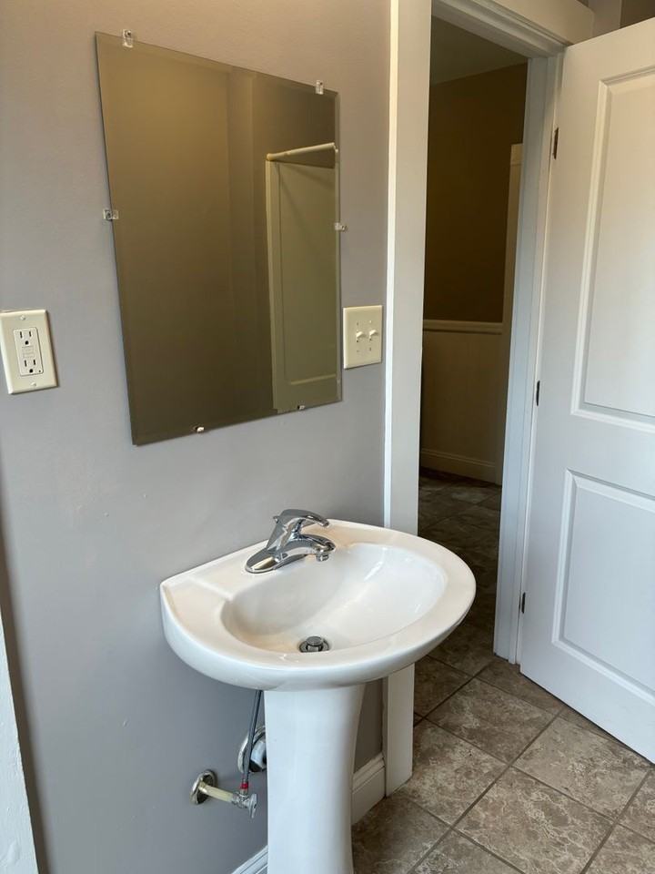 25 New St ## 27 - Photo 2 of 8