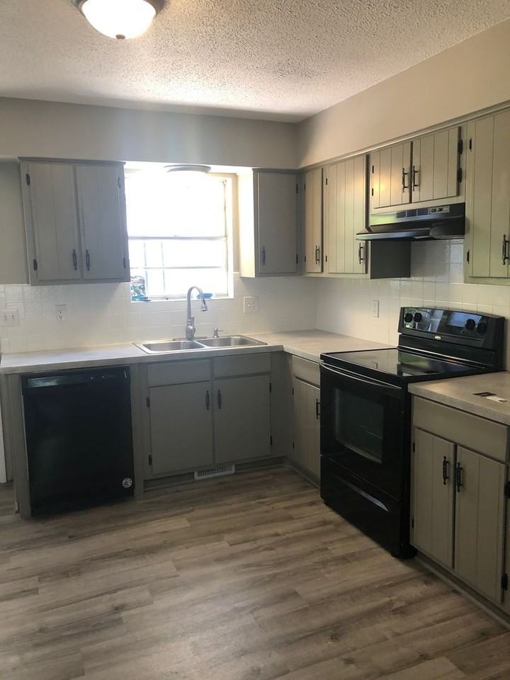1164 S Oak Park Dr Apt A - Photo 2 of 14