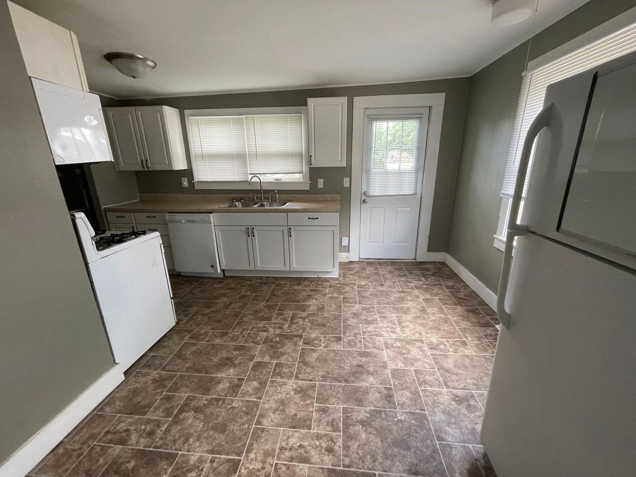 2024 Scott St - Photo 4 of 12