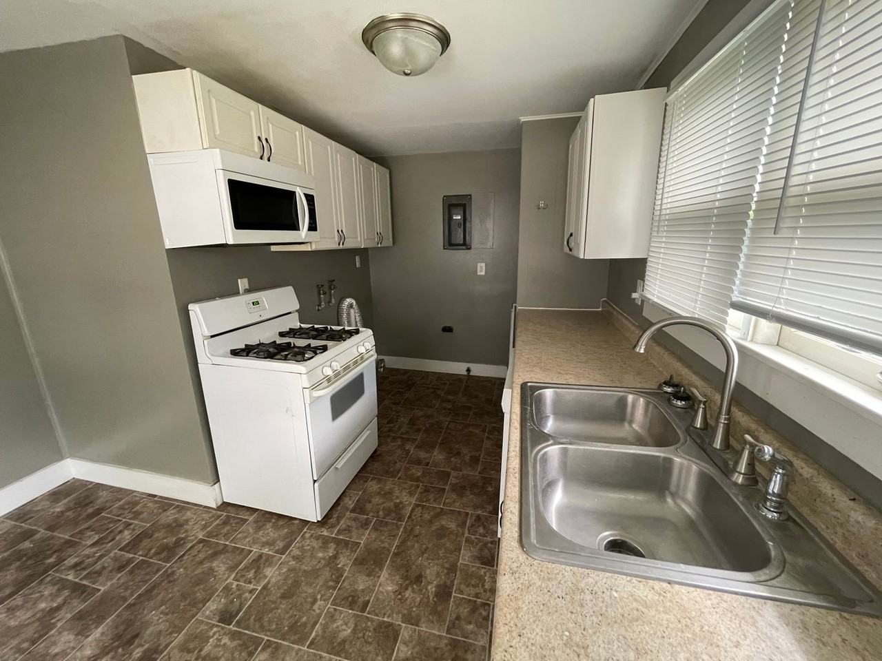 2024 Scott St - Photo 6 of 12