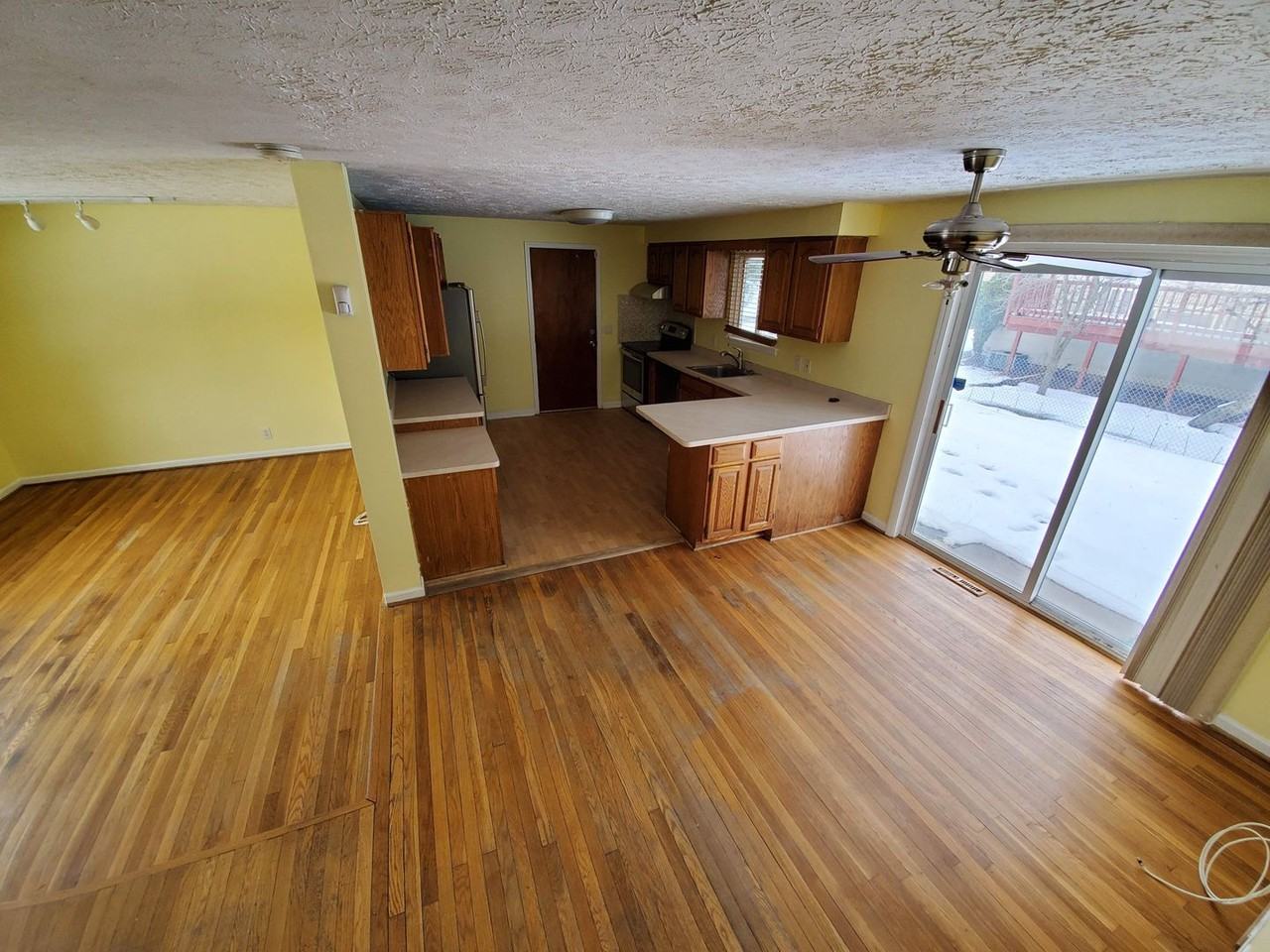 32 Golden Rod Ln - Photo 2 of 12