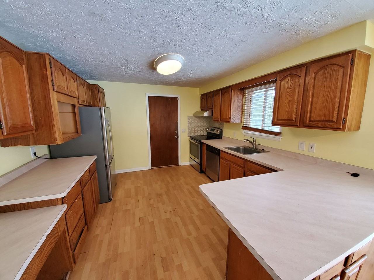 32 Golden Rod Ln - Photo 3 of 12