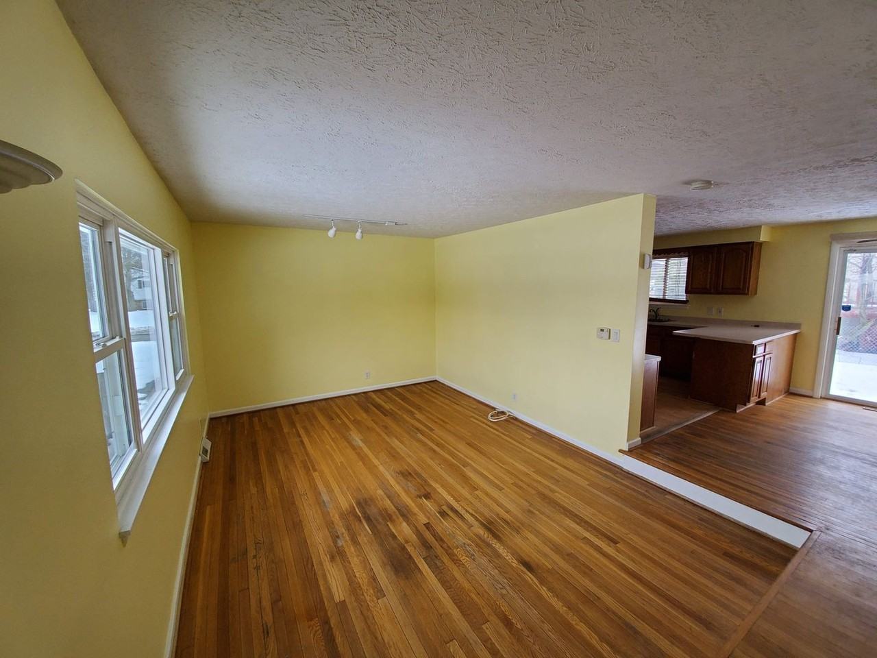 32 Golden Rod Ln - Photo 4 of 12