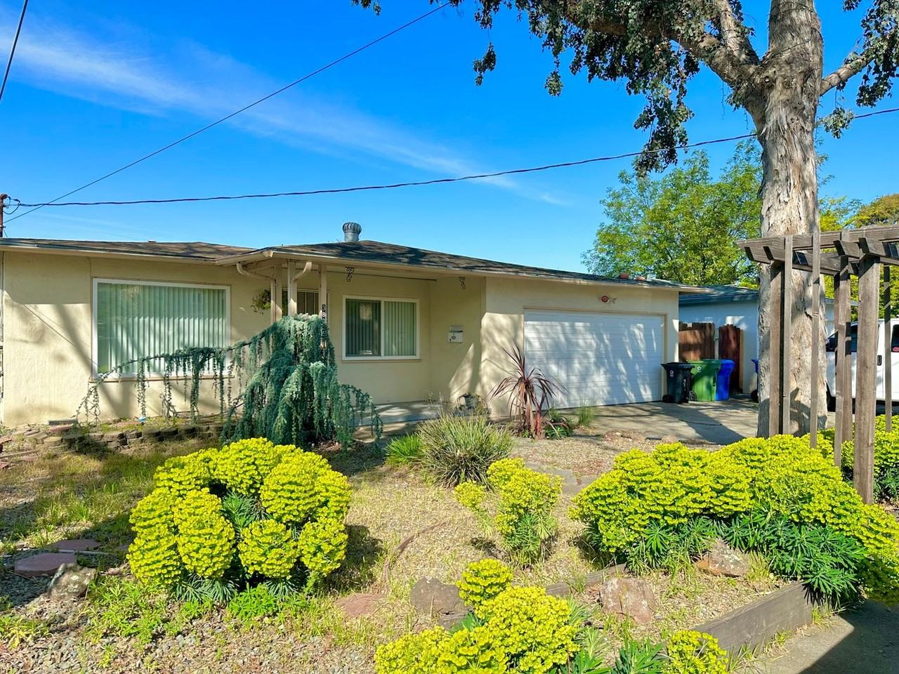 38335 Oliver Way - Photo 2 of 13