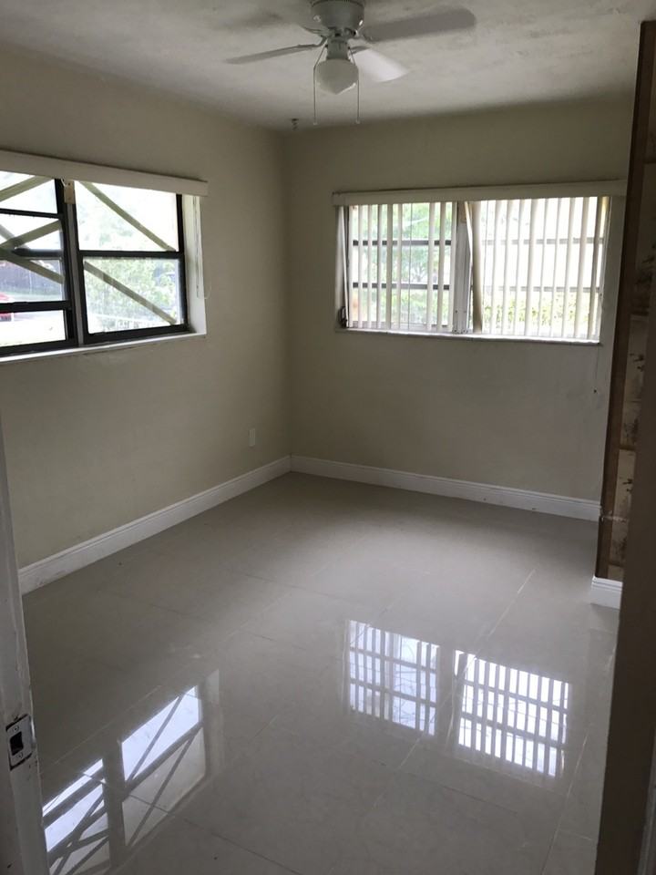 17 Sw 8th Ave - Photo 5 of 14