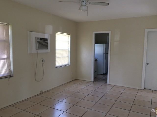 1429 Nw 3rd Ct - Photo 3 of 12