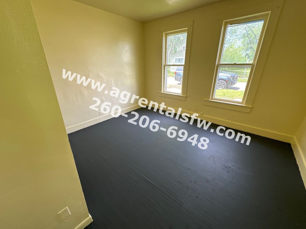 1205 Burgess St - Photo 3 of 12