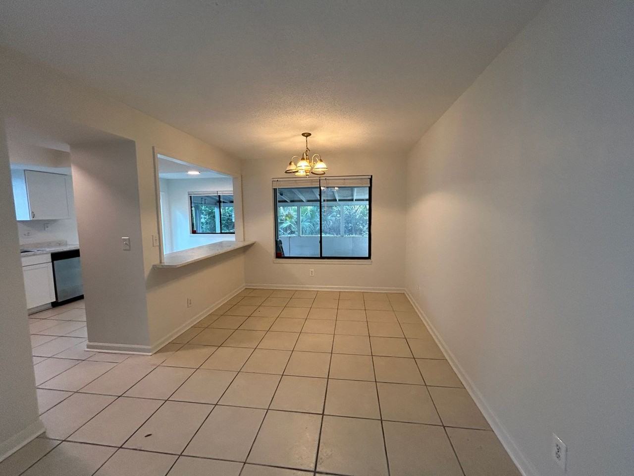 174 Suntree Ct - Photo 3 of 12