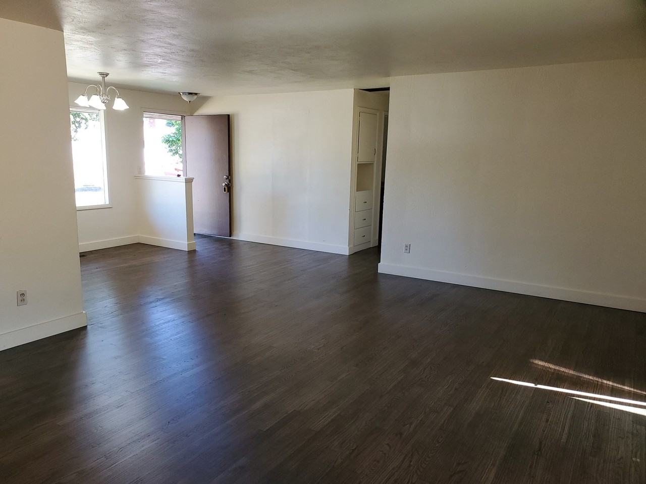 1800 Linwood St - Photo 2 of 20