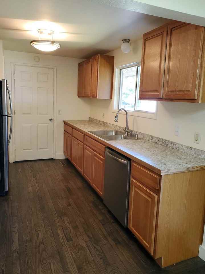 1800 Linwood St - Photo 5 of 20