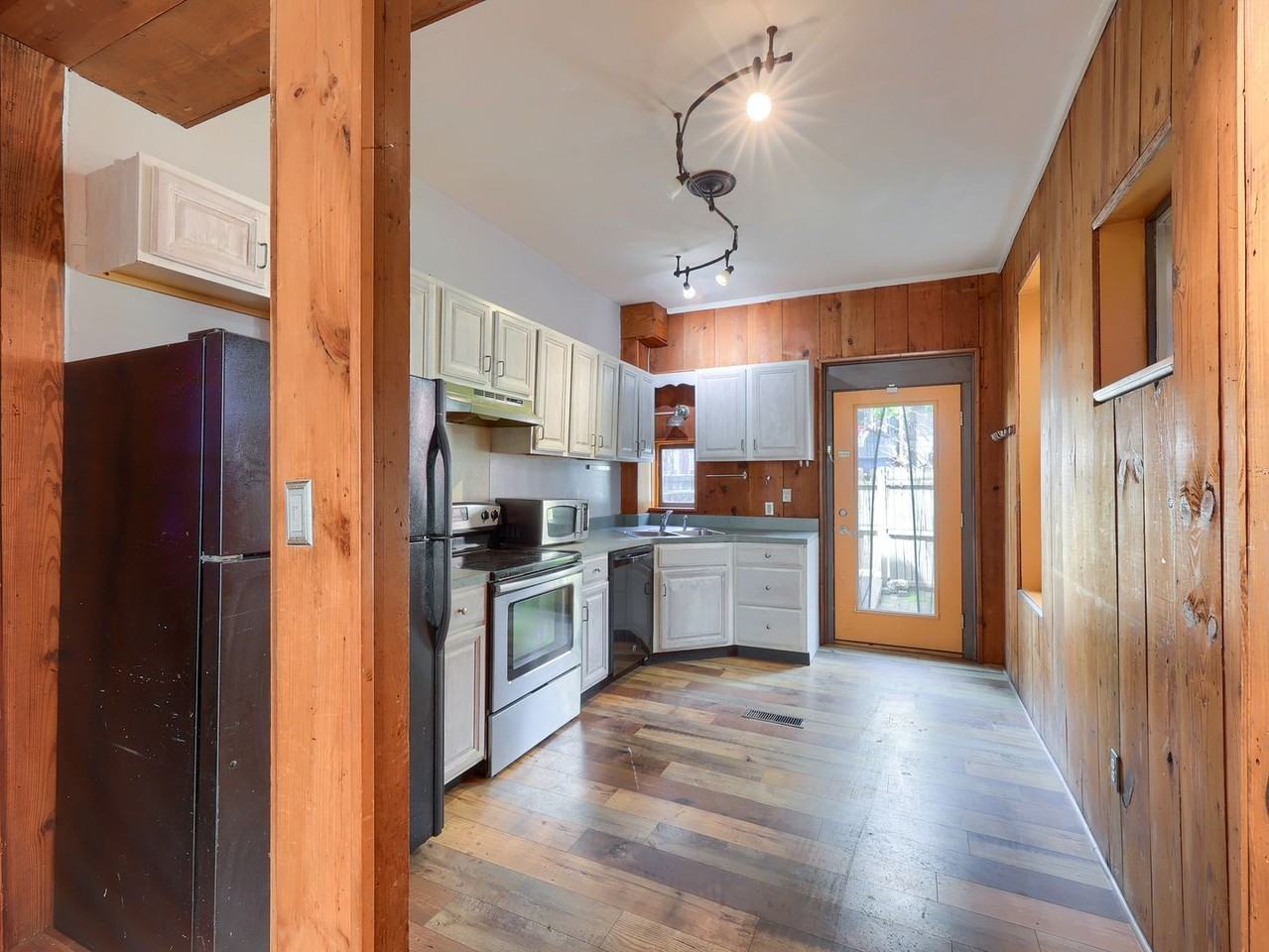 1624 Penn St - Photo 3 of 26