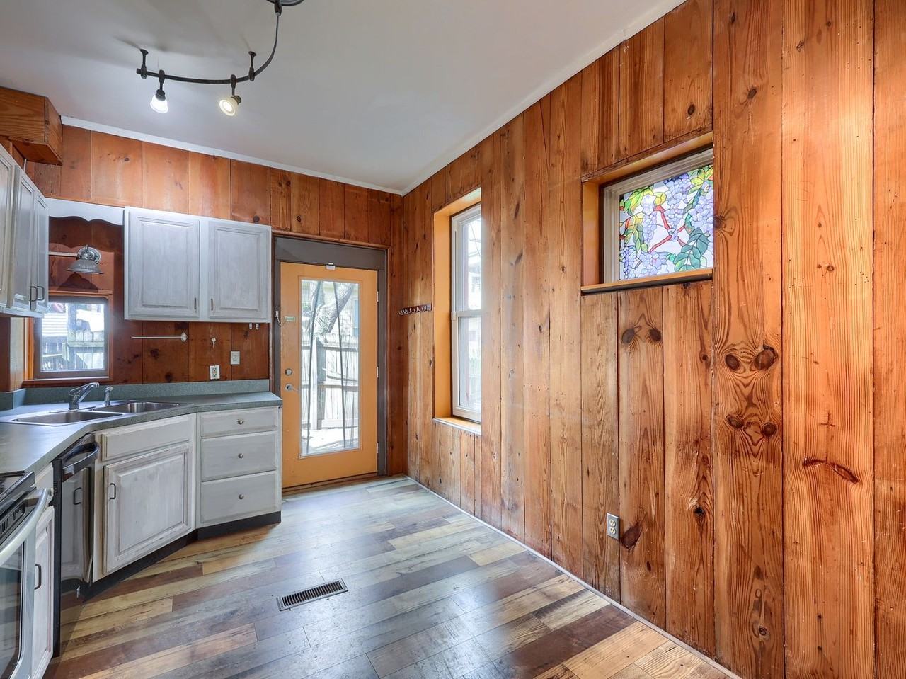 1624 Penn St - Photo 4 of 26