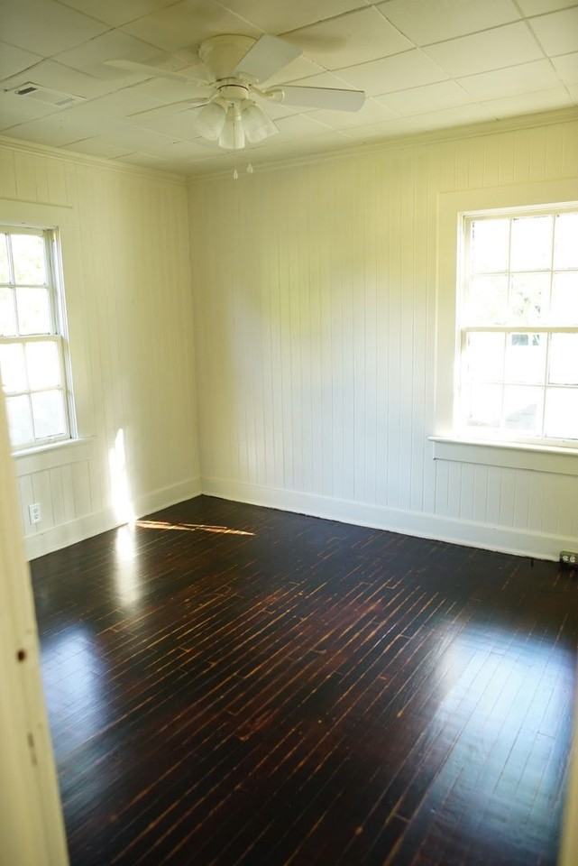 1003 Auburn St - Photo 7 of 13