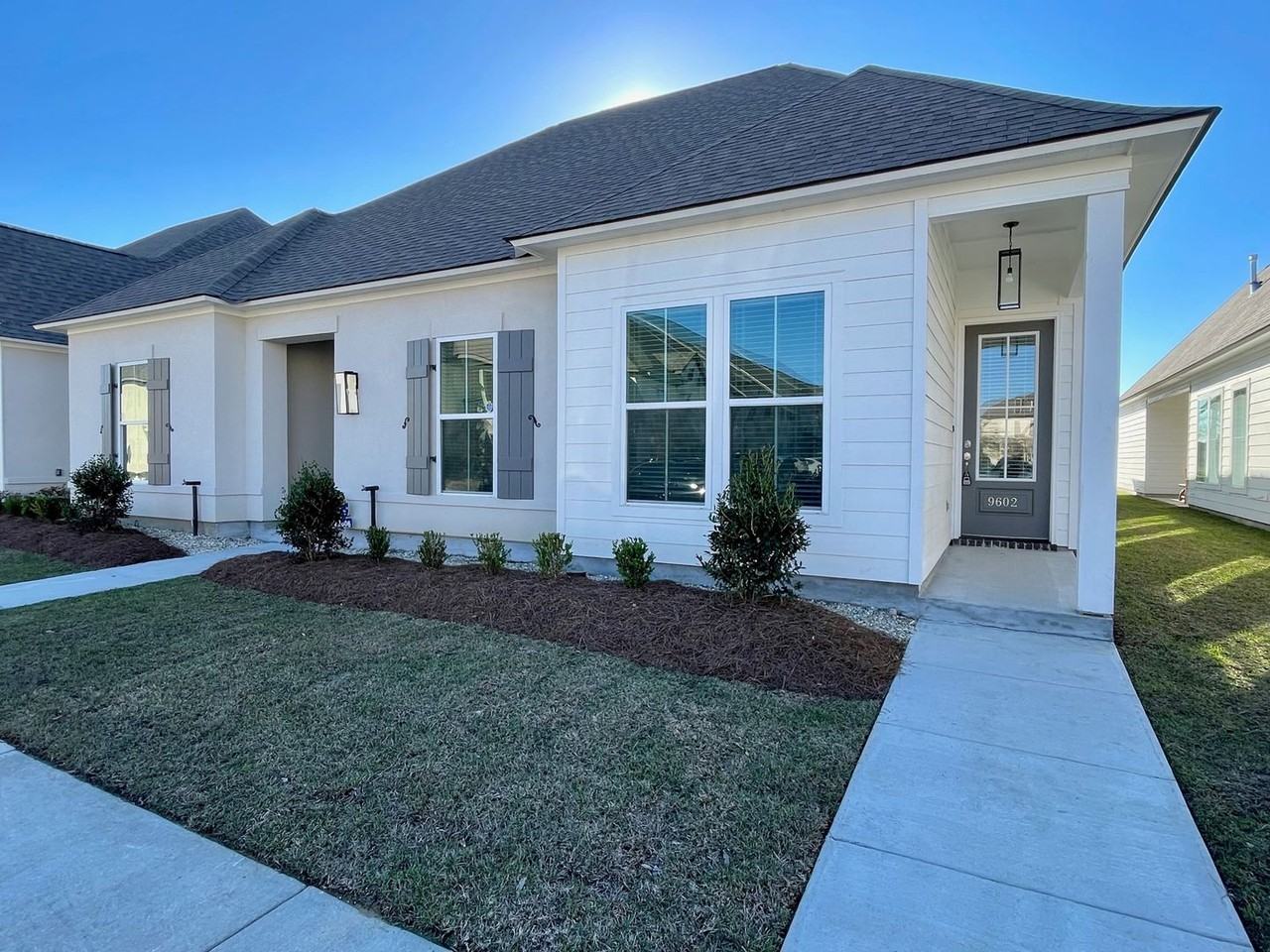 9602 Creekview Dr - Photo 2 of 25