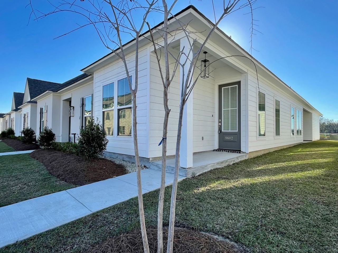9602 Creekview Dr - Photo 3 of 25