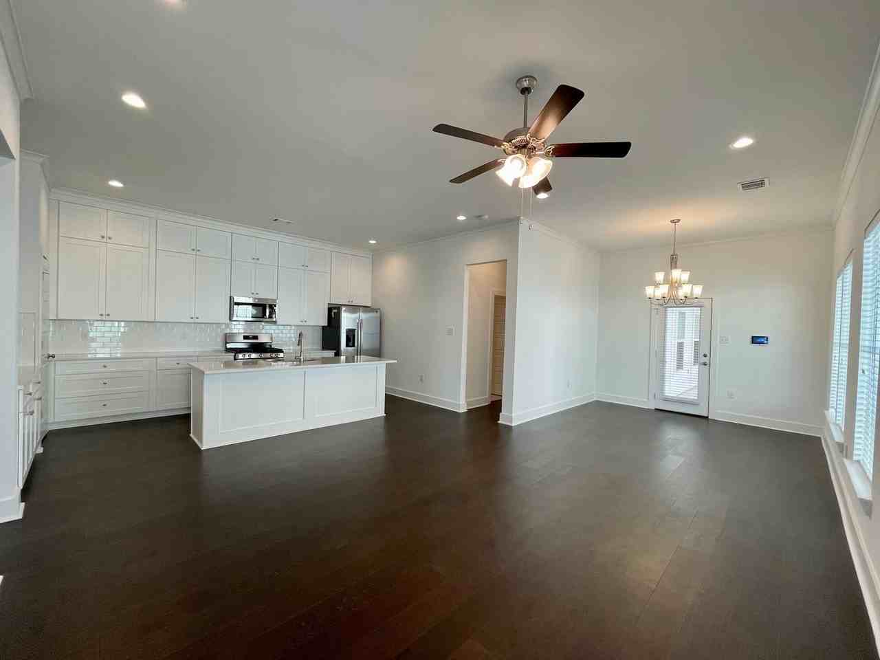 9602 Creekview Dr - Photo 4 of 25
