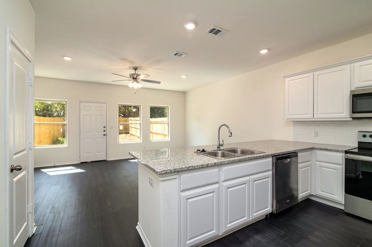 805 S 6th St #2 - Photo 5 of 16
