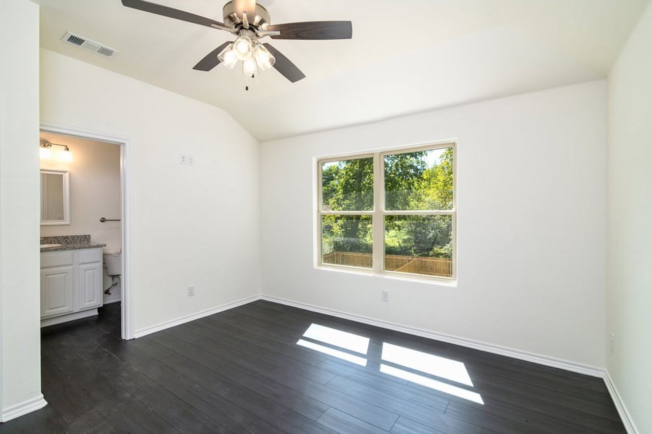 805 S 6th St #2 - Photo 6 of 16