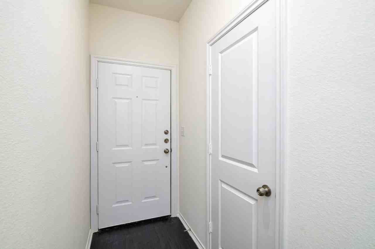 805 S 6th St #2 - Photo 7 of 16