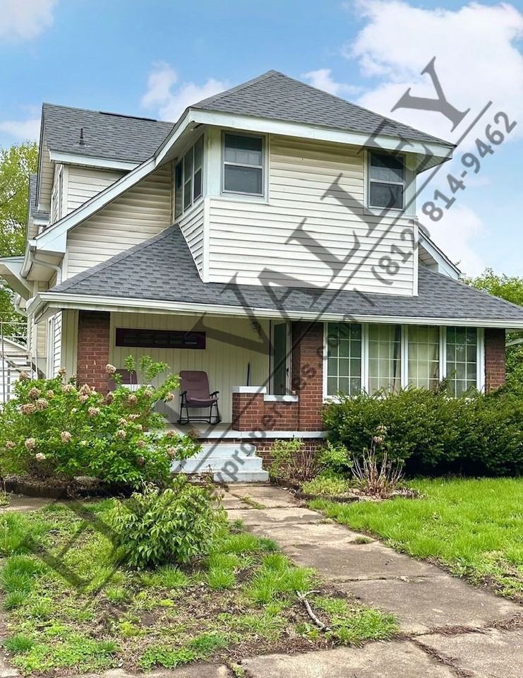 2915 S 6th St - Photo 3 of 10