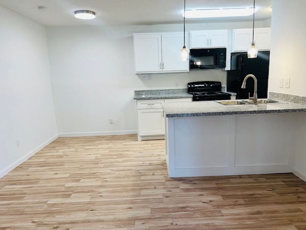 Dream Montrose - Photo 5 of 5