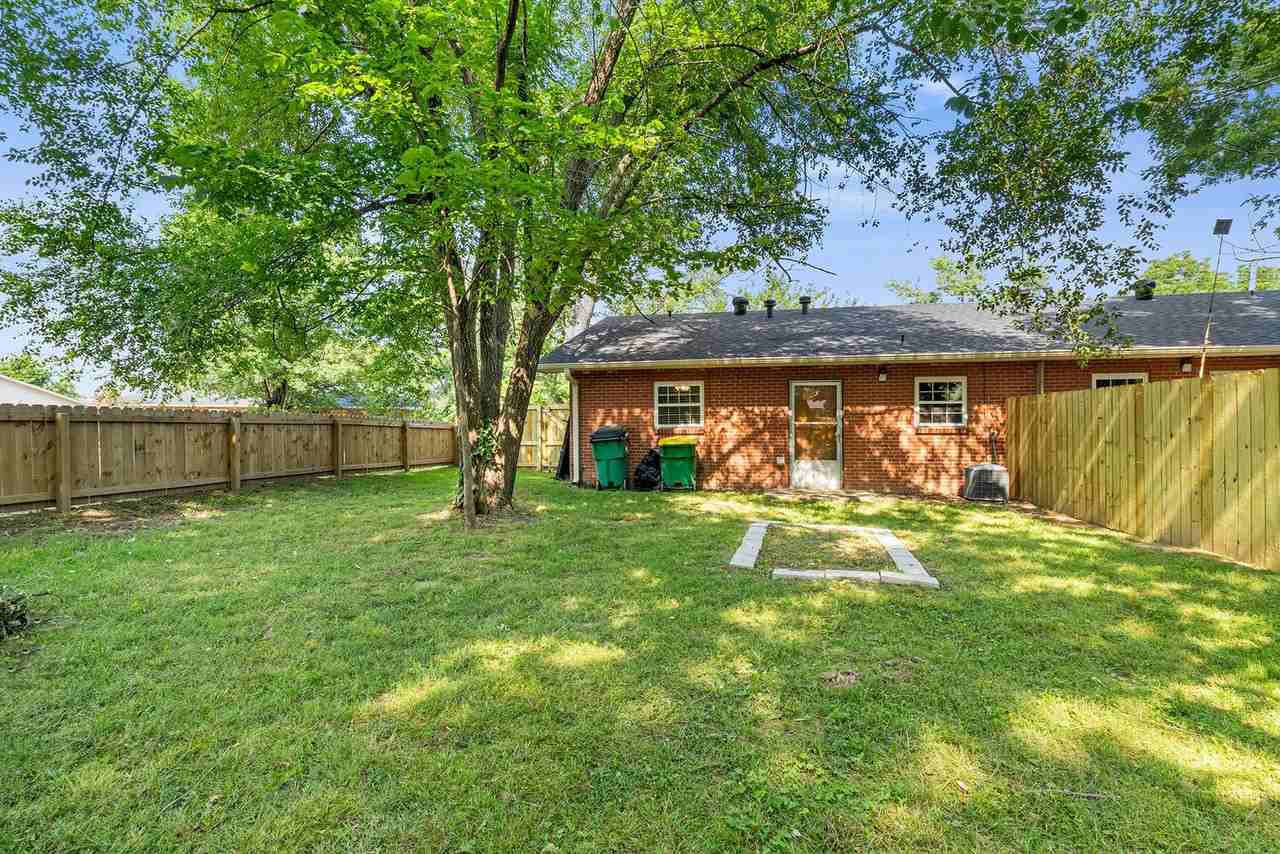 Young Street Duplex - Photo 3 of 13