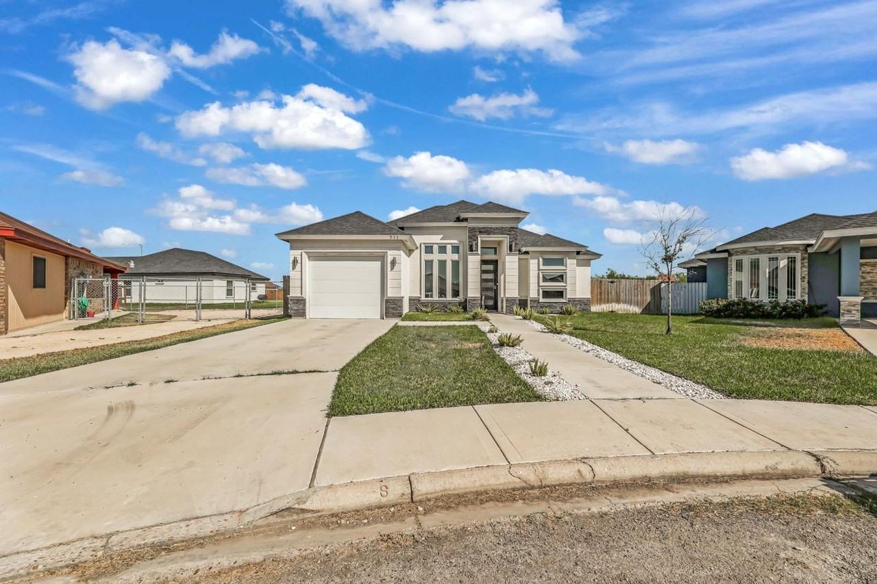 711 S 16th St - Photo 2 of 17